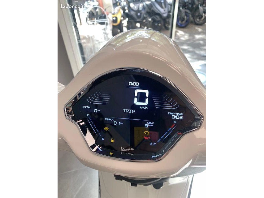 Vespa Primavera 150 2027 alt