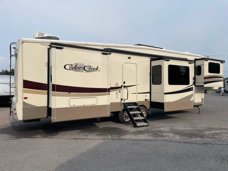 Forest River Cedar Creek 38fl 2019 alt