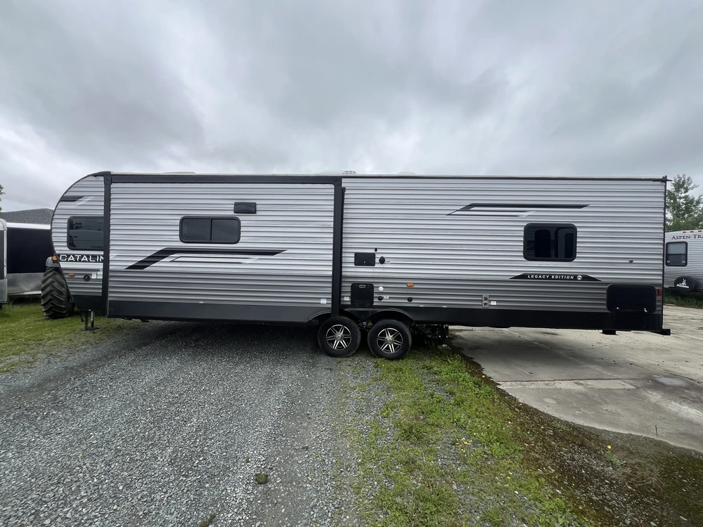 2025 Forest River Coachmen Catalina Legacy Edition 283 Feds alt