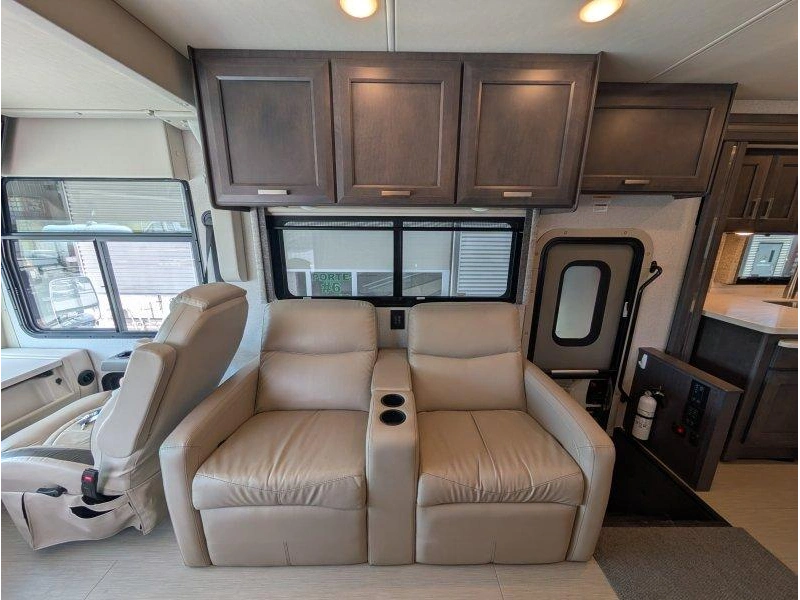 Thor Motor Coach Palazzo 37.4 2023 alt
