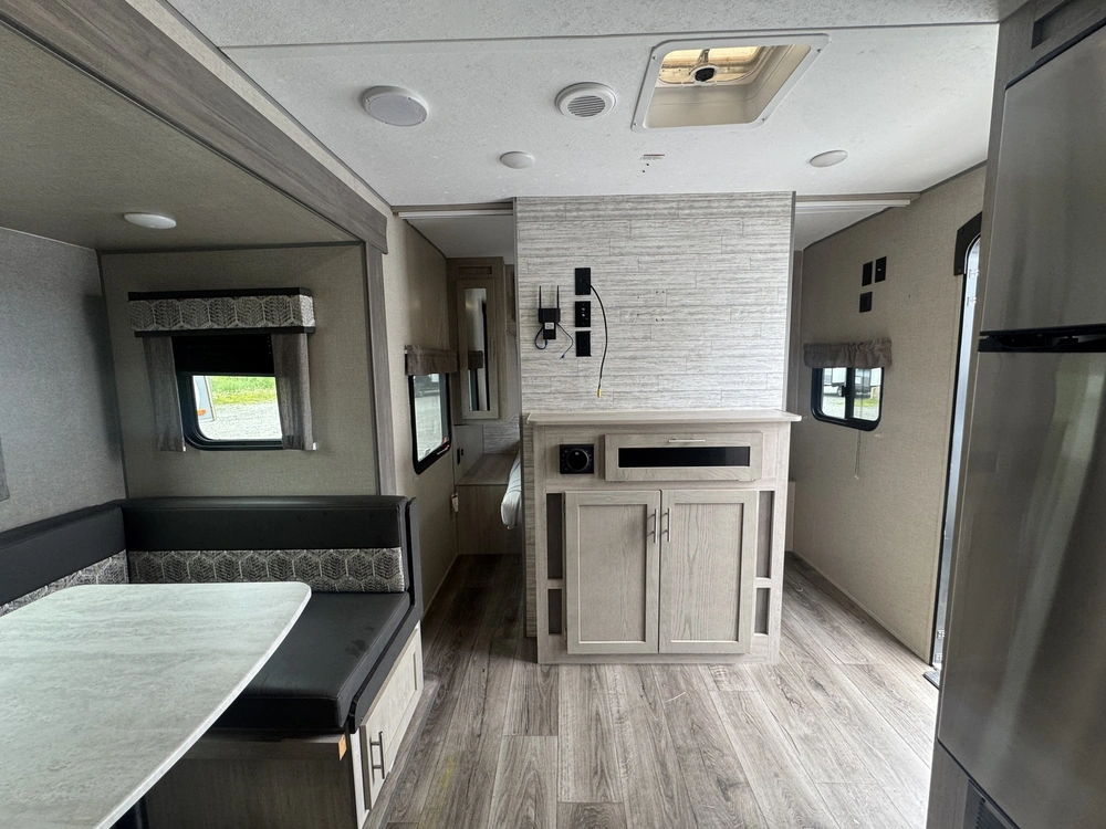2023 Coachmen Catalina Trail Blazer 29ths alt
