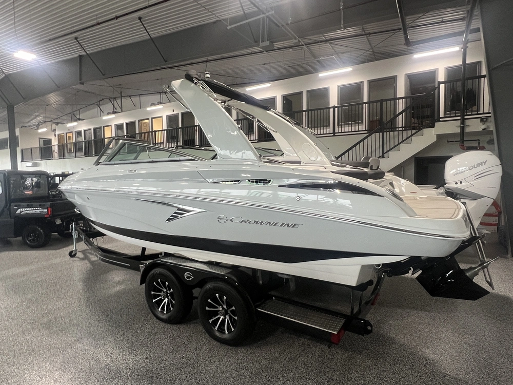 2023 Crownline 240ss alt