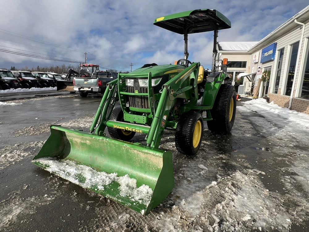 2017 John Deere 4052m (open Station) alt