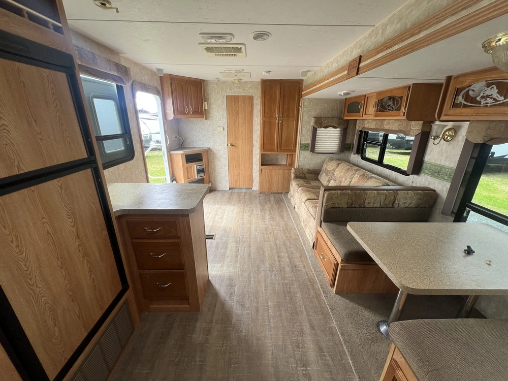 2007 Forest River Cherokee 30 F alt