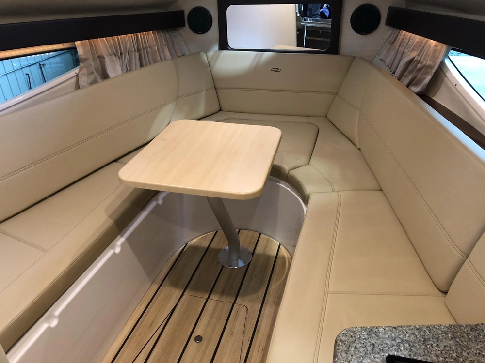 2015 Regal 28 Express alt