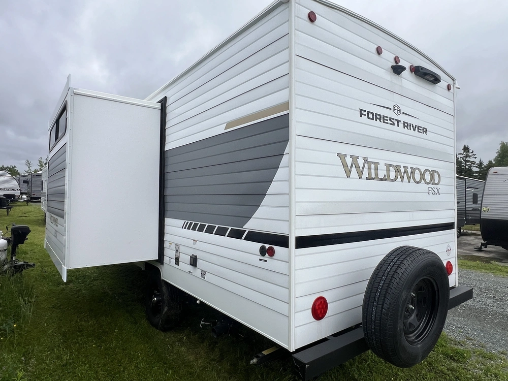 2026 Forest River Wildwood Fsx 177 Ice alt