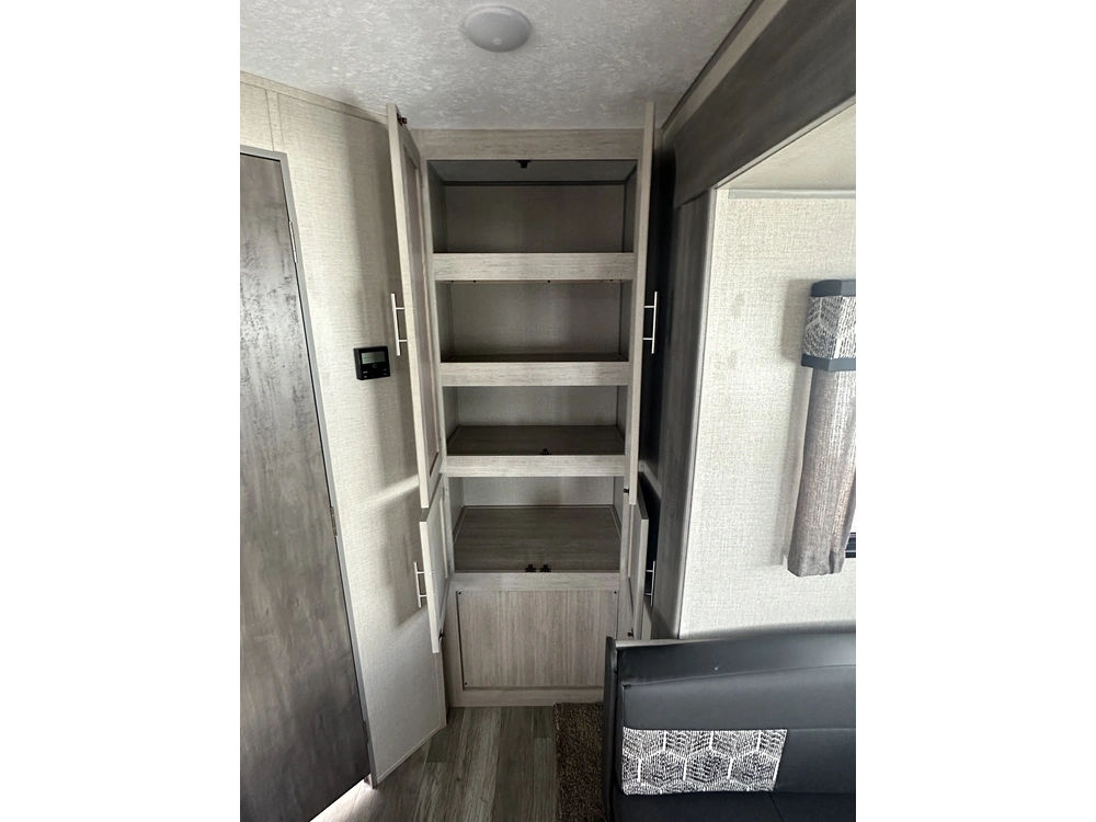 2022 Coachmen Catalina 243rbs alt