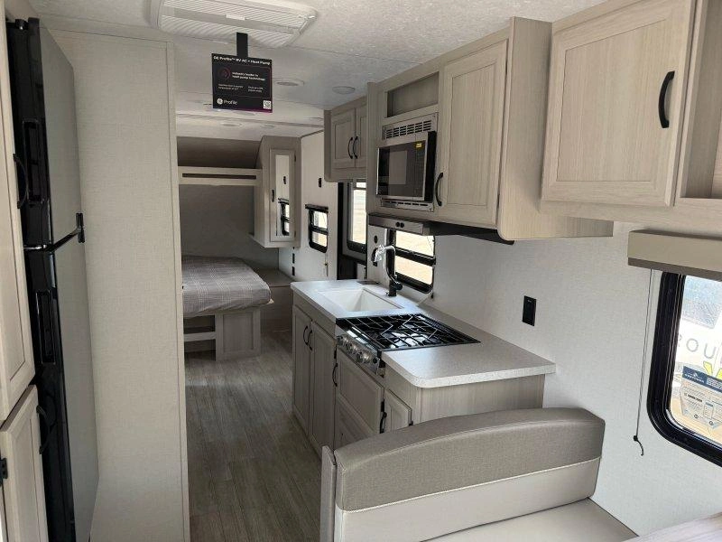Coachmen Catalina 221epic 2027 alt