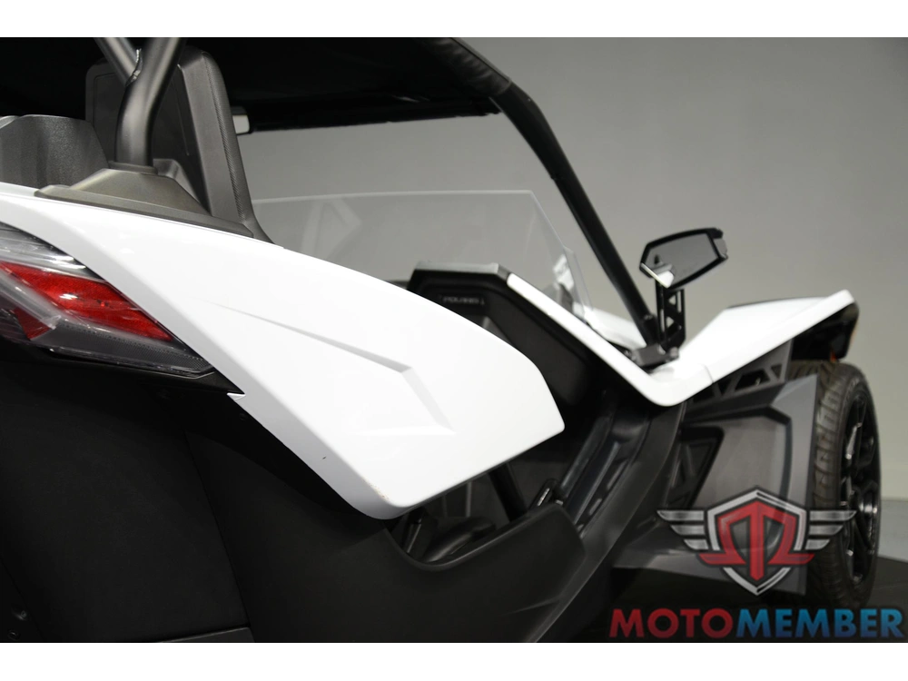 2023 Slingshot S W/ Technology Package I Manual alt