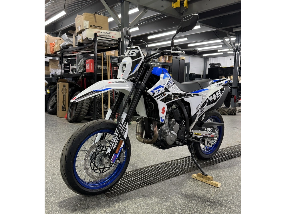 2025 Suzuki Dr-z4sm alt