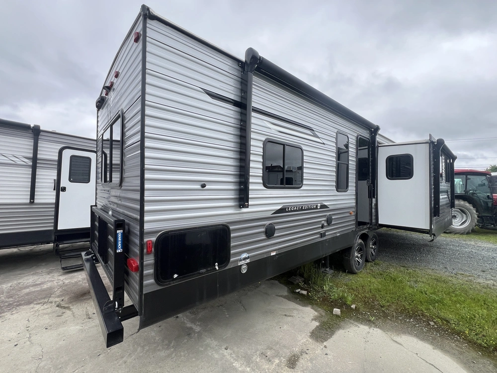 2025 Forest River Coachmen Catalina Legacy Edition 283 Feds alt