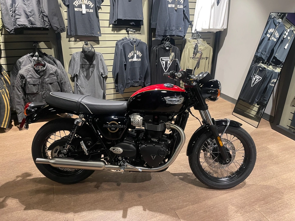2026 Triumph Bonneville T100 - Red alt