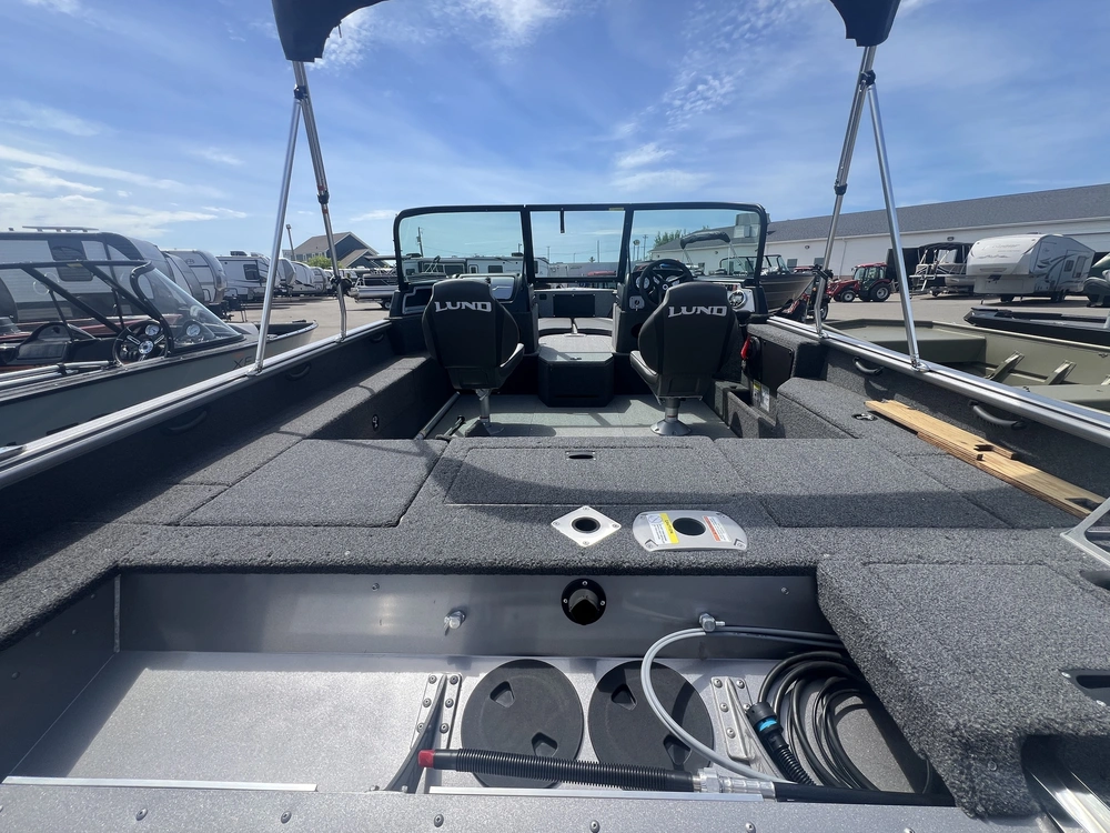 2024 Lund Boat Co 1775 Impact Xs alt