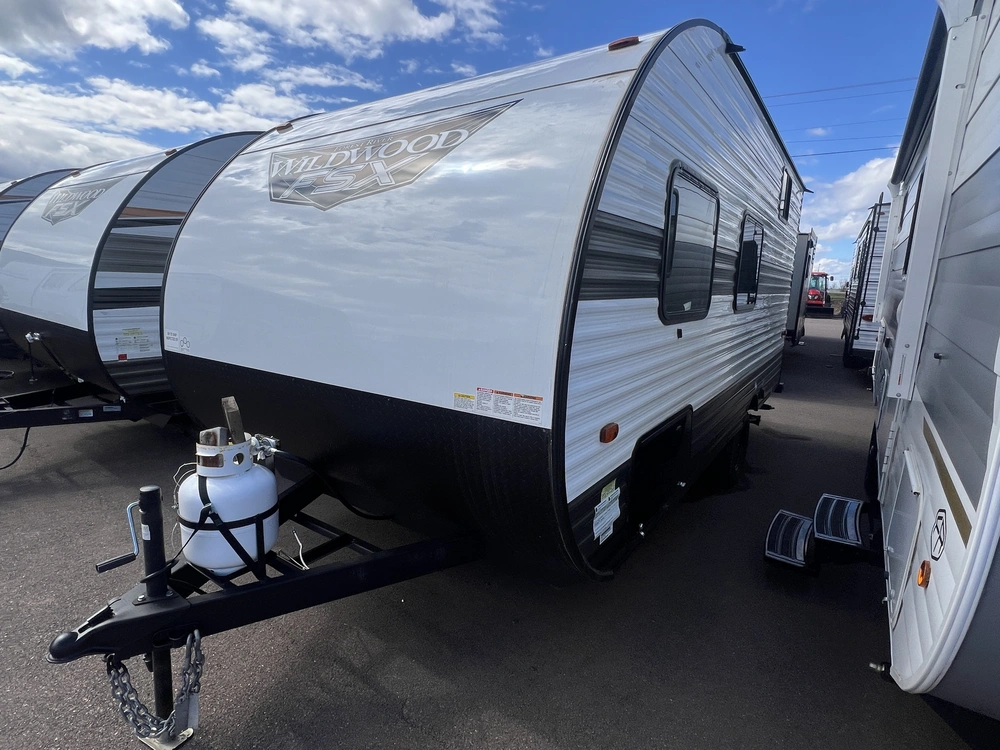 2024 Forest River Wildwood 174bhle alt