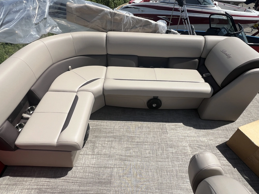 2026 Encore Boat Builders Bentley 200 Le Cr alt