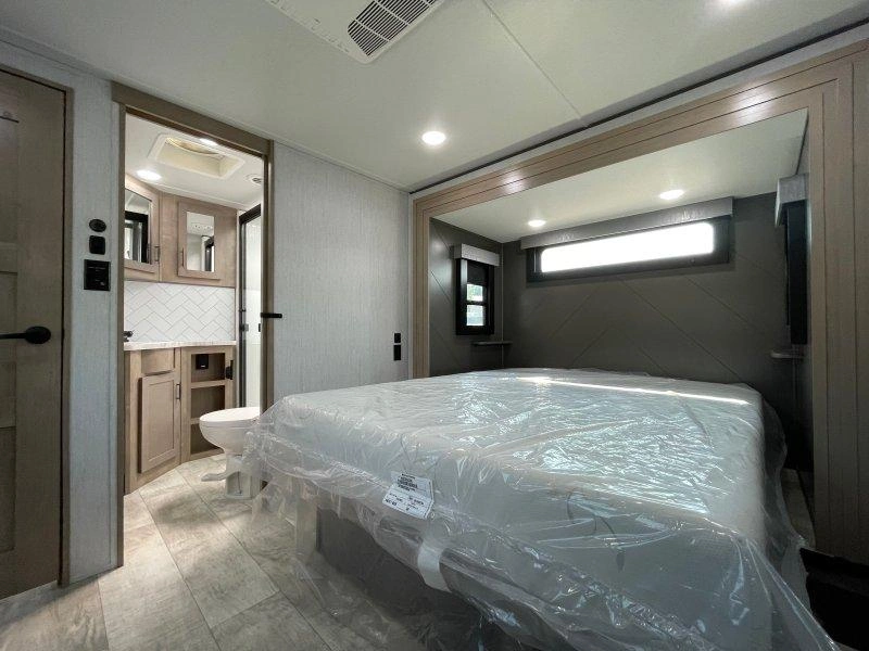 Grand Design Momentum 351m 2023 alt