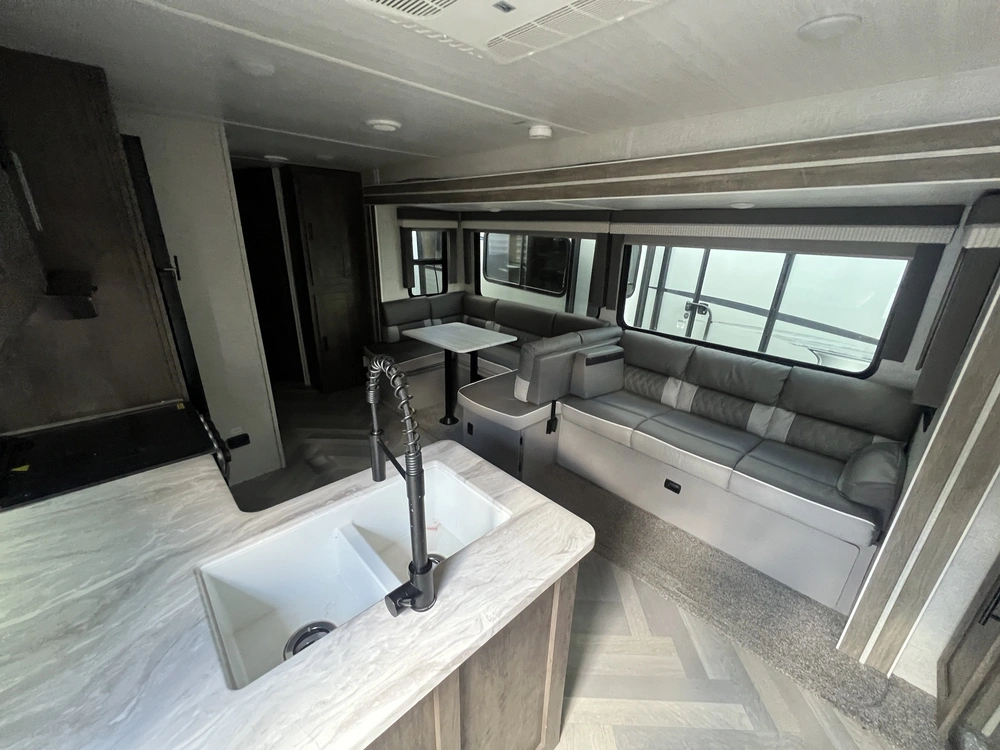 2021 Forest River Wildwood 31kqbts alt