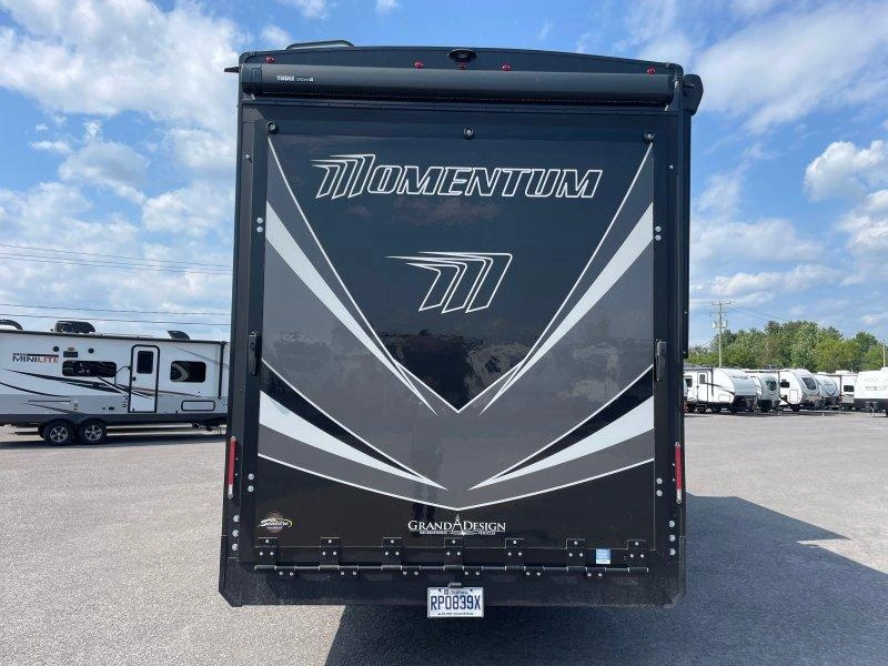 Grand Design Momentum 351m 2023 alt