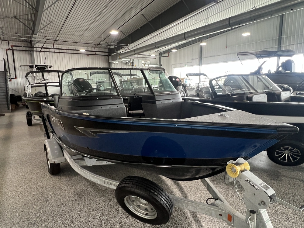 2023 Lund Boat Co 1775 Impact Xs alt