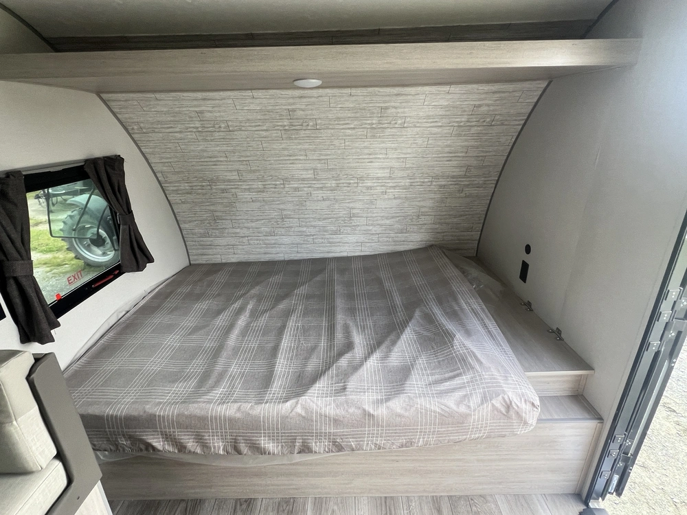2025 Forest River Coachmen Catalina Summit Series 184 Bhx alt