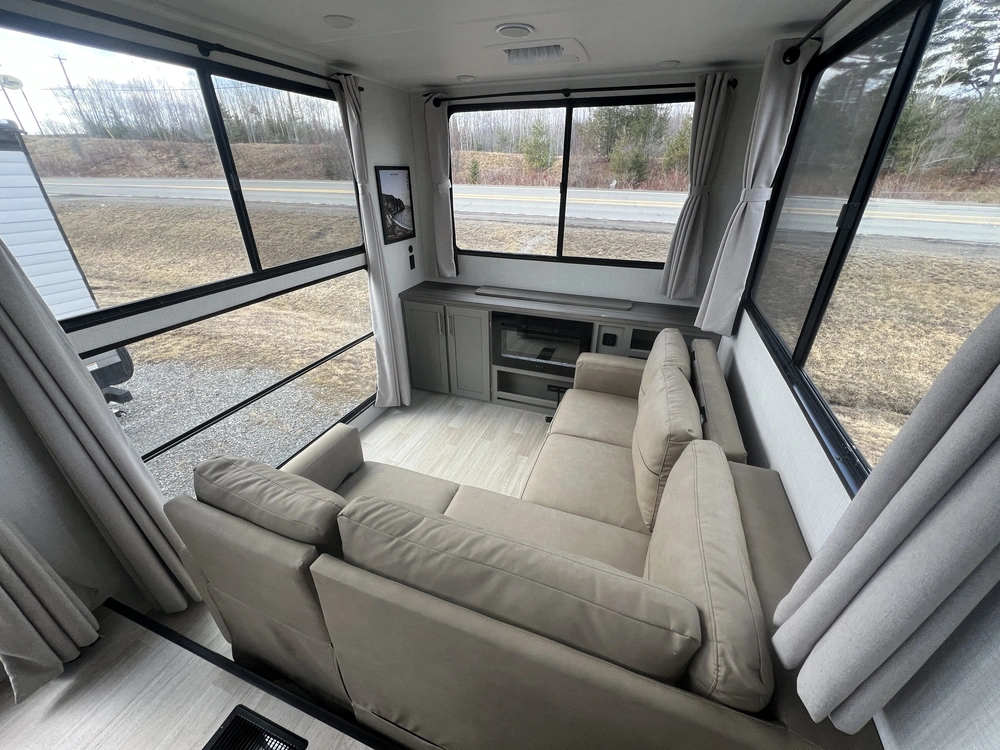 2026 Keystone Rv Hideout 31 Sunroom alt