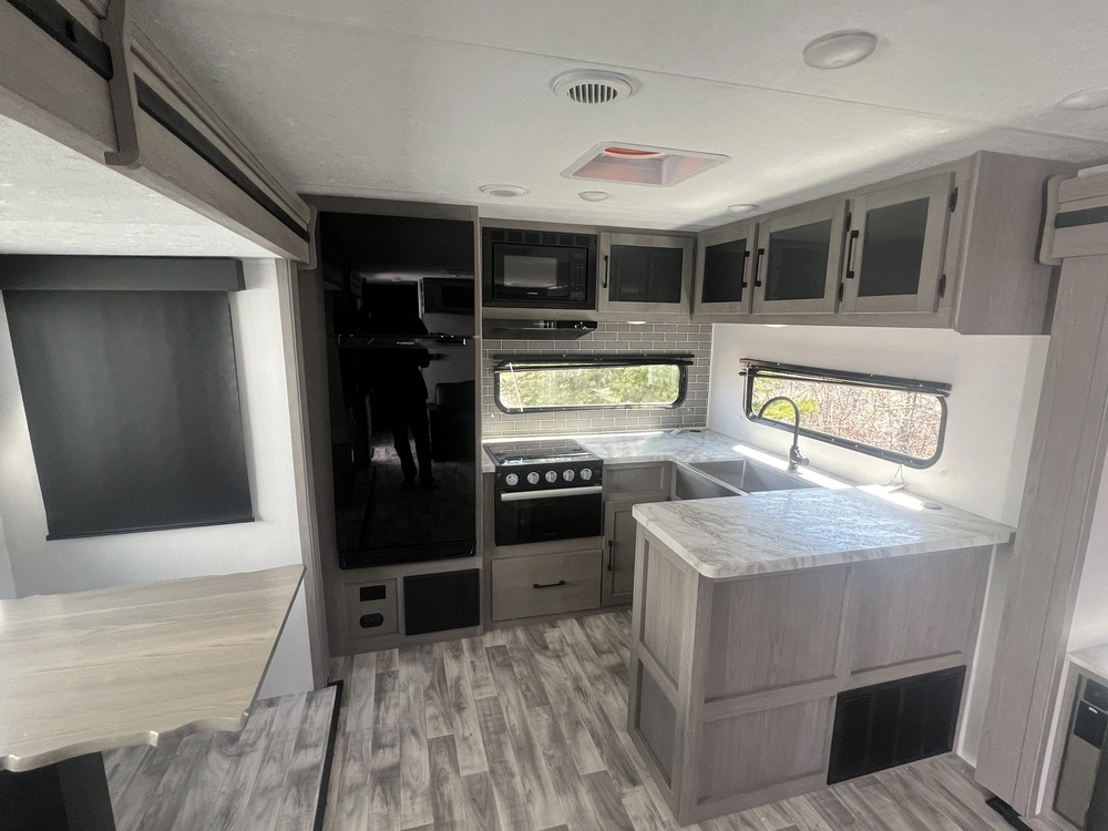 2024 Keystone Rv Dutchmen Kodiak Ultimate 3361 Rksl alt