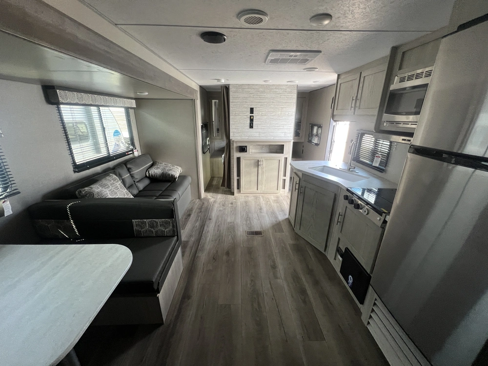 2023 Coachmen Catalina 261bhs alt