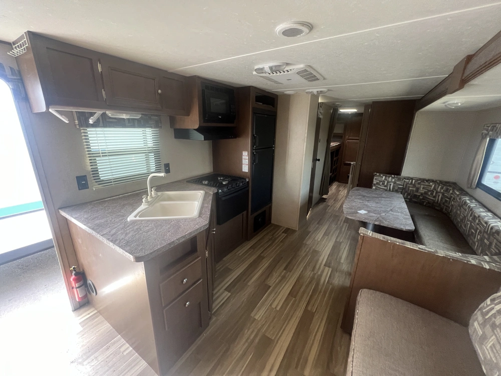 2017 Shasta Oaisis 310k alt