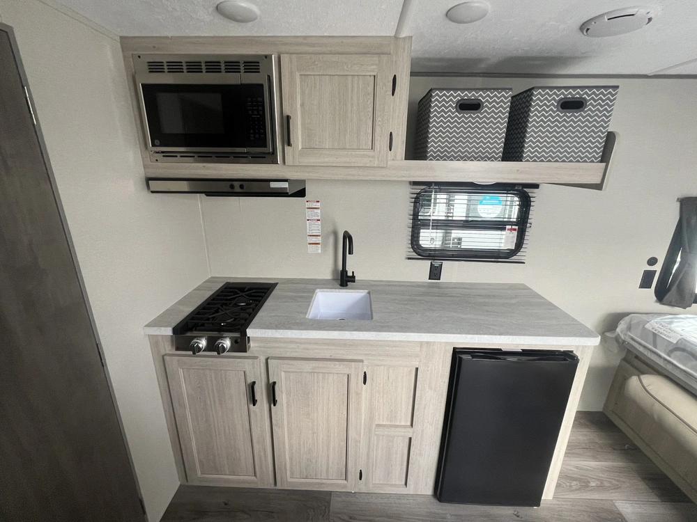 2024 Coachmen Catalina 154rbx alt