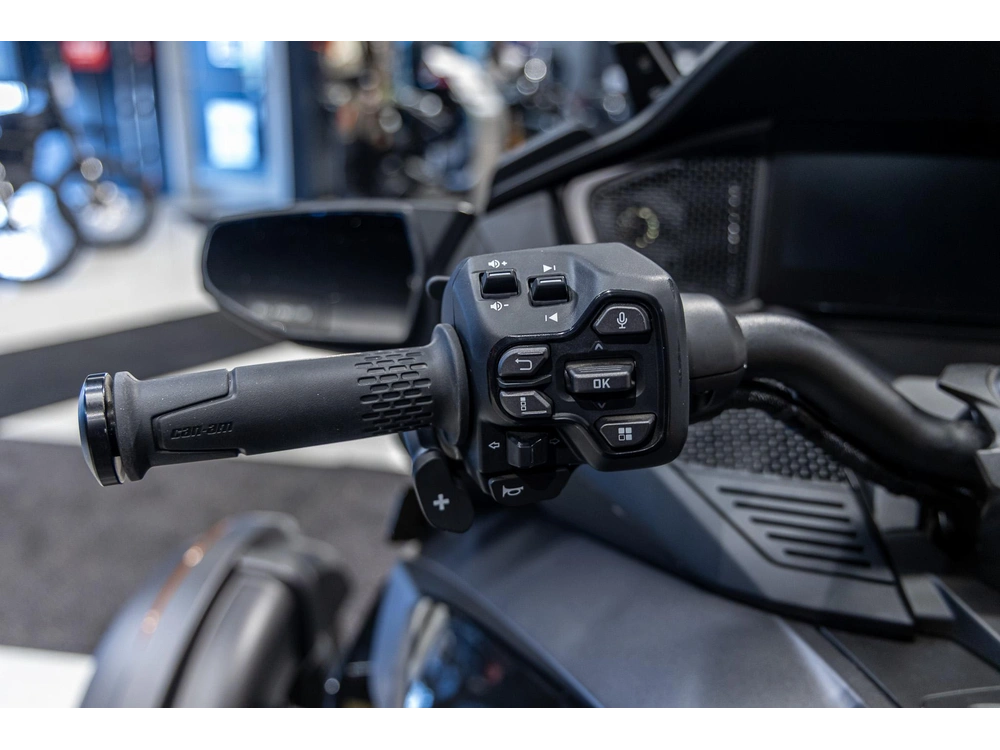 2026 Can-am Spyder Rt Ltd 1330 Se6 Bk Drk 26 G1ta alt