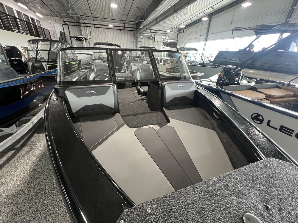 2026 Lund Boat Co 1875 Crossover Xs alt