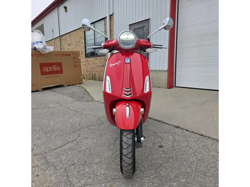 Vespa Primavera Red 150 2027