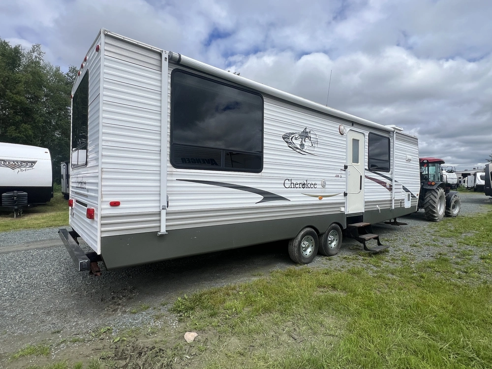 2007 Forest River Cherokee 30 F alt