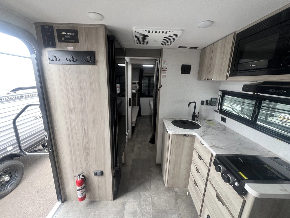 2022 Forest River Wildwood Fsx 176 Qbhk alt