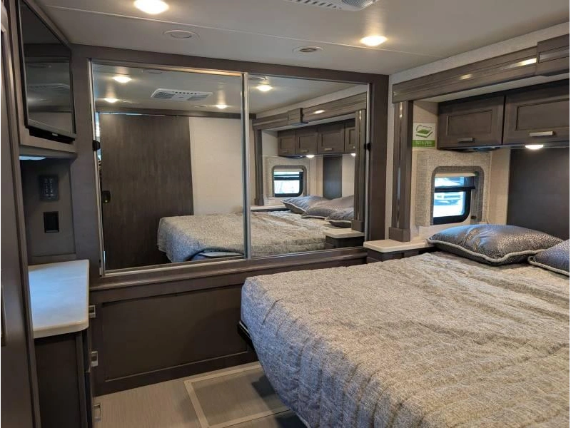 Thor Motor Coach Palazzo 37.4 2023 alt