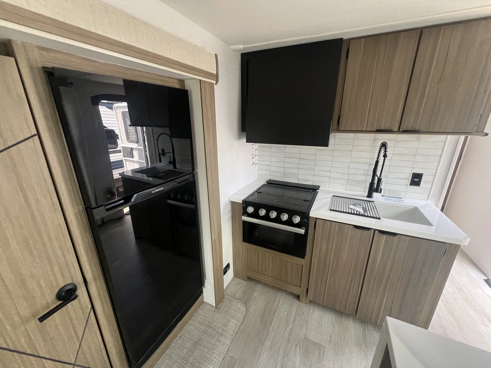 2025 Forest River Wildwood 32veranda alt