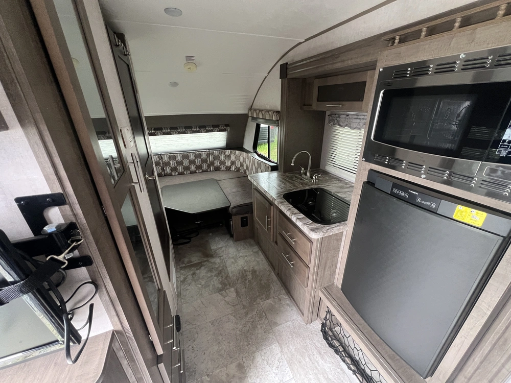 2018 Forest River R-pod Rp176 alt