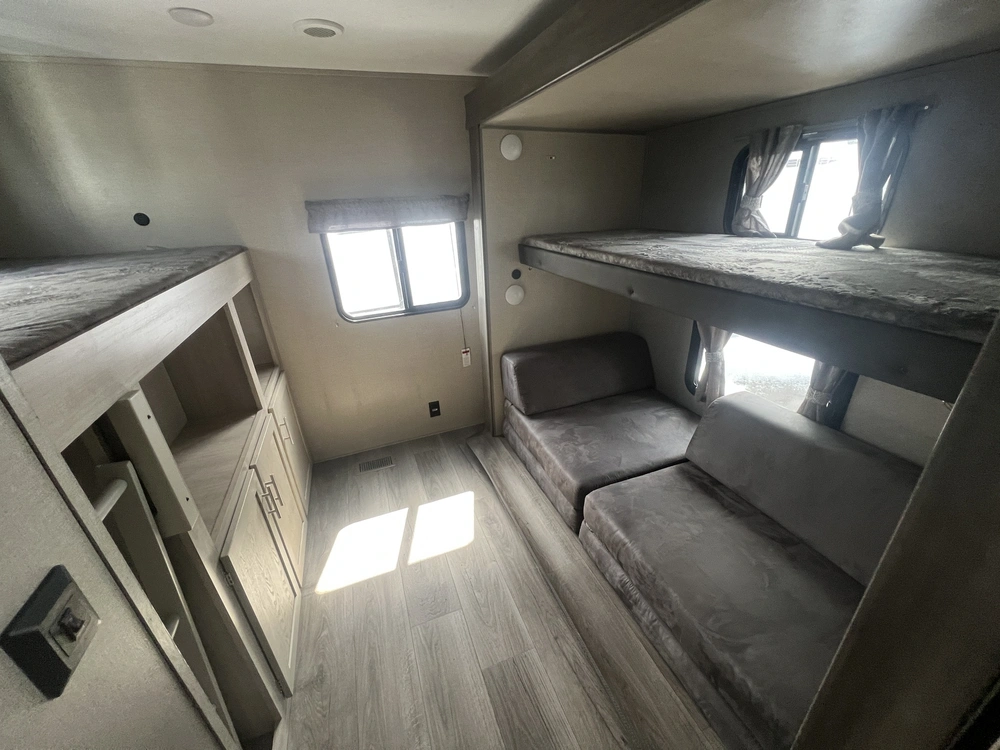 2023 Coachmen Catalina 343bhtsck alt