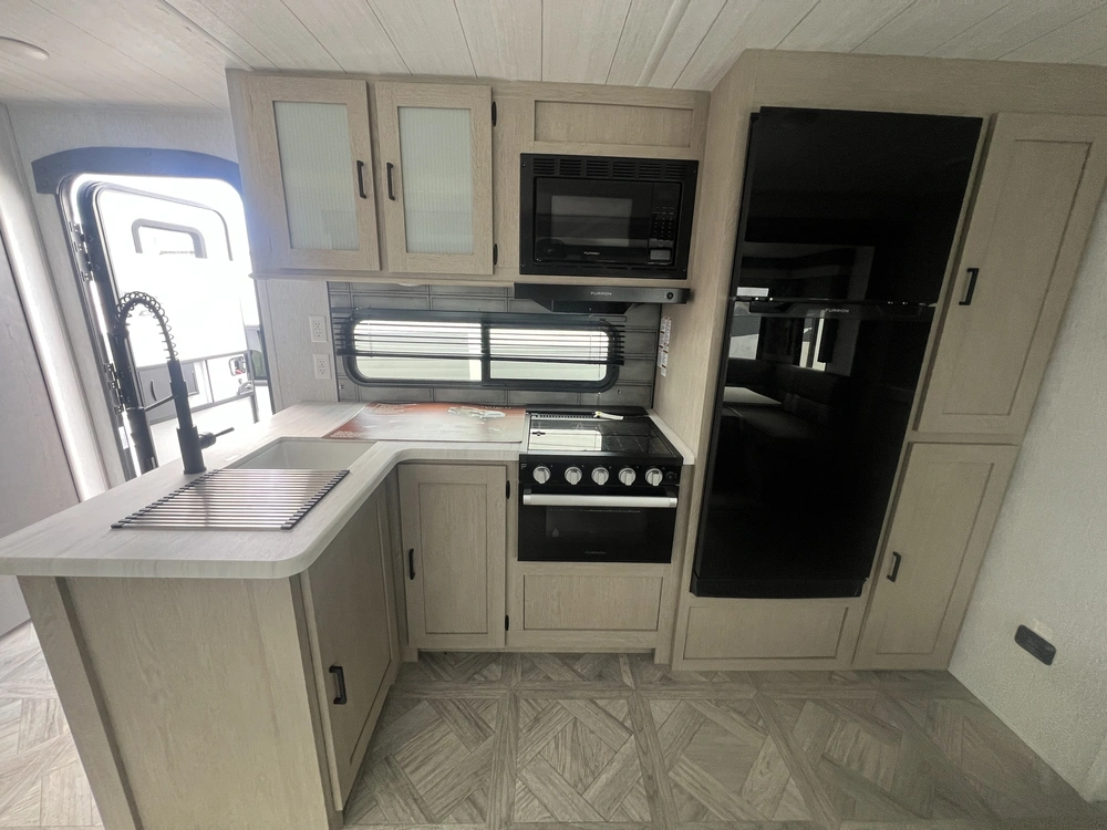 2024 Forest River Wildwood 32bhdsx alt