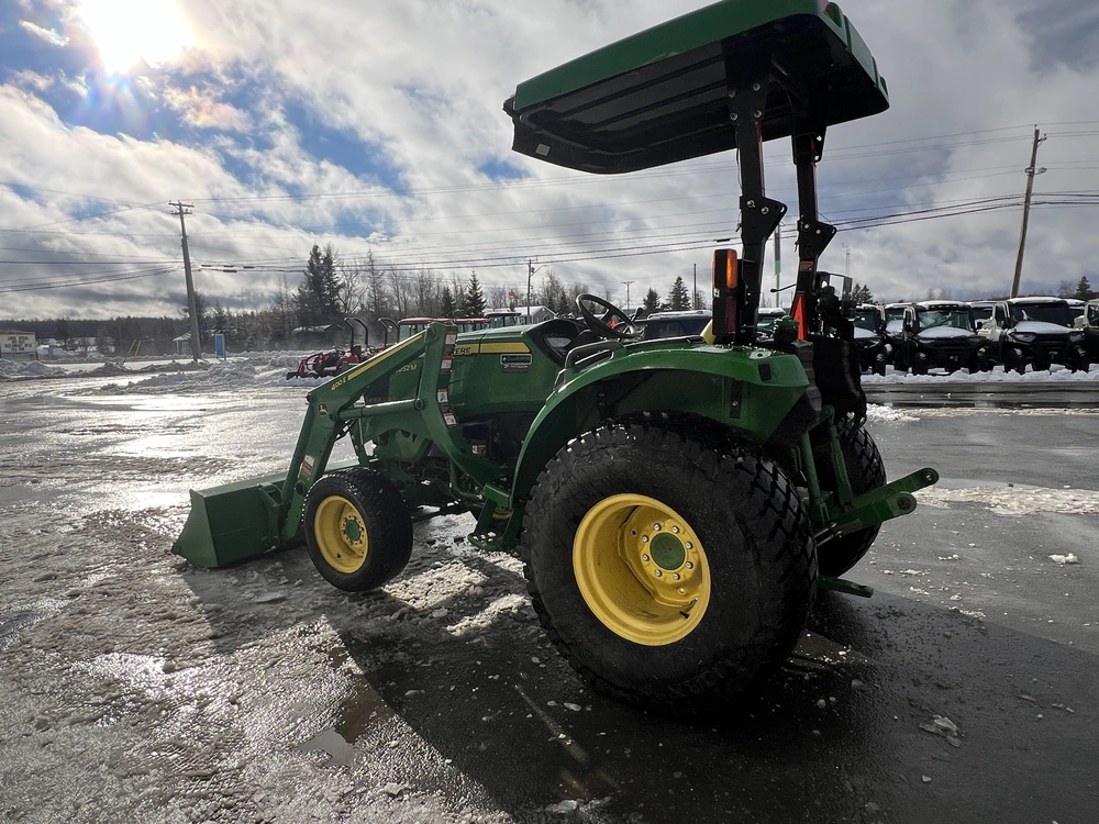 2017 John Deere 4052m (open Station) alt