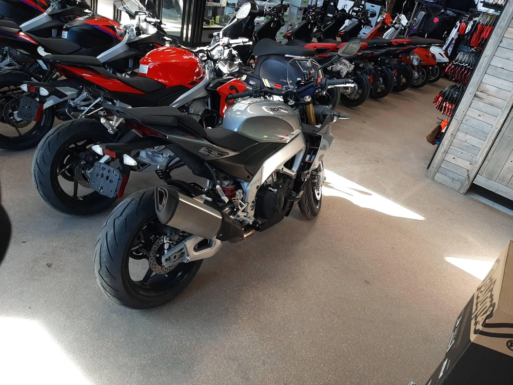 2024 Aprilia Tuono V4 1100 alt