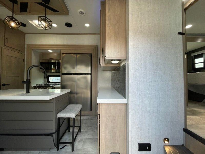 Grand Design Momentum 351m 2023 alt