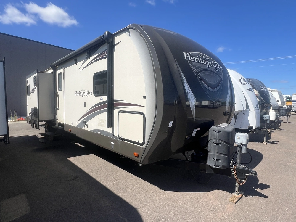 2015 Forest River Heritage Glen 300bh alt