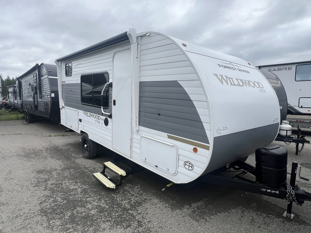 2026 Forest River Wildwood Fsx 179 Dbk alt