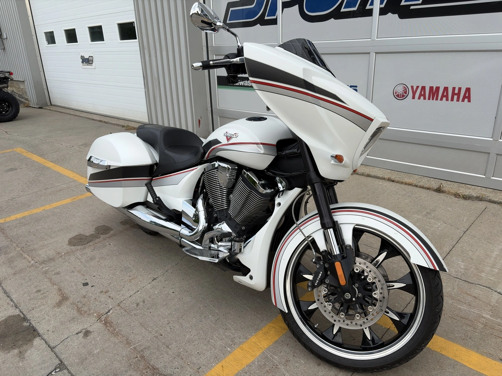 2016 Victory Motorcycles Magnum alt