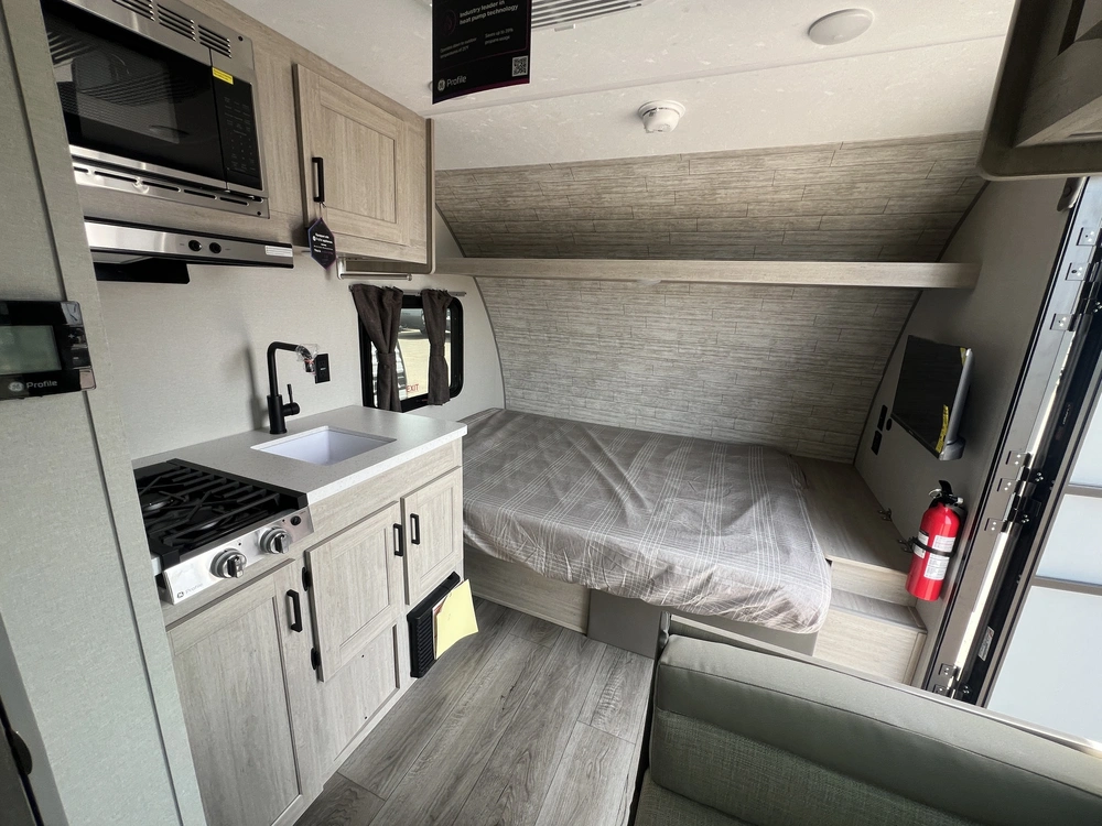 2026 Forest River Coachmen Catalina Summit Series 134 Rdx alt