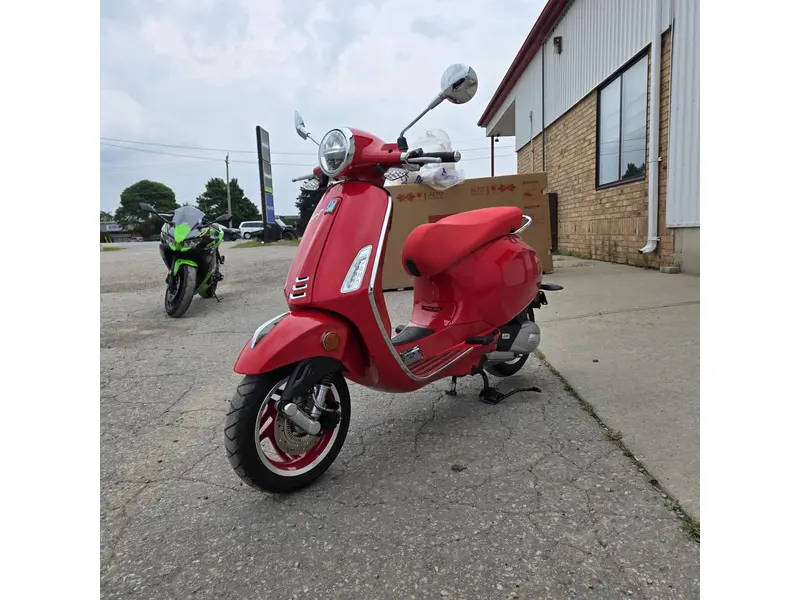 Vespa Primavera Red 150 2027