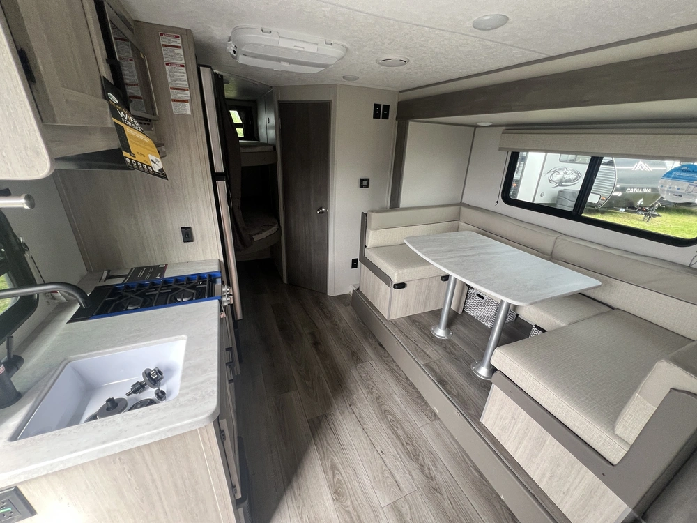 2025 Forest River Coachmen Catalina Summit Series 184 Bhx alt