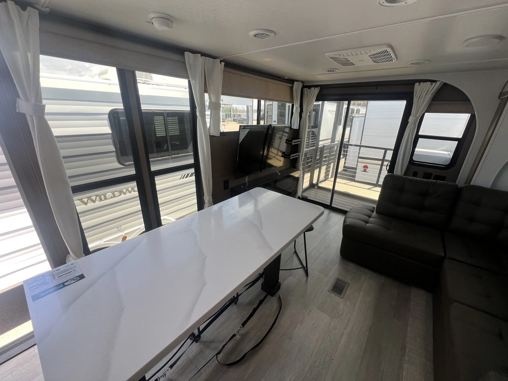 2025 Forest River Wildwood 34veranda alt