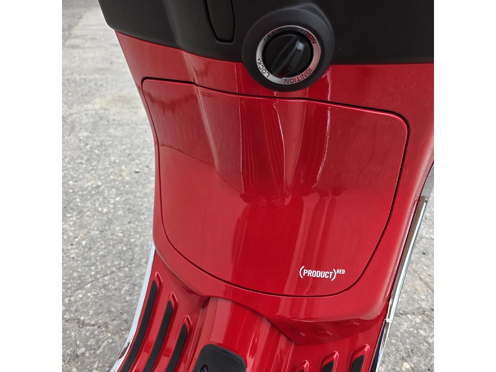 2027 Vespa Primavera Red 150 alt